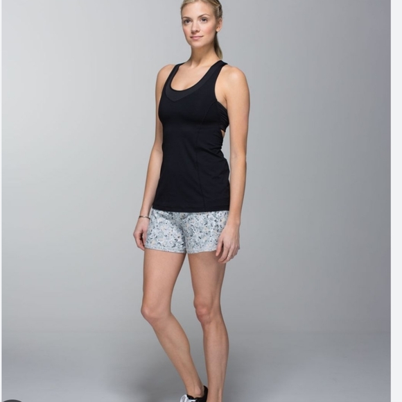 lululemon athletica Pants - Lululemon Groovy Run Short Fleur Silver Spoon Size 10